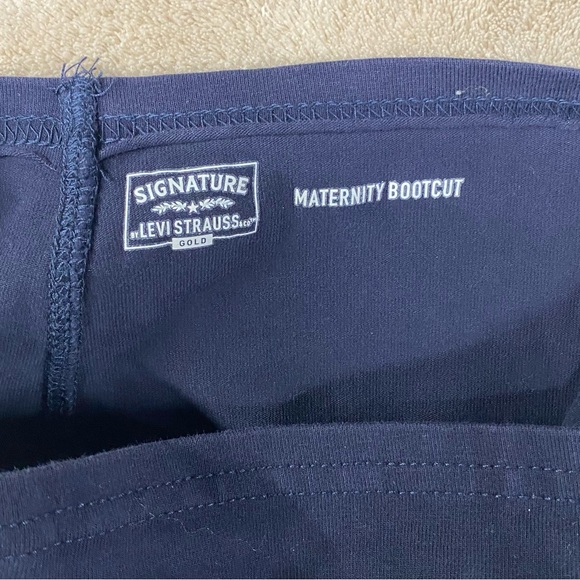 Women's Levi’s Maternity Blue Jeans - Picture 2 of 3